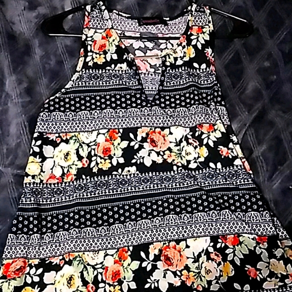 Annabelle Tops - Flower shirt